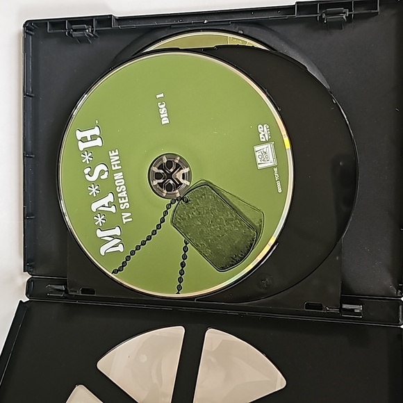 MASH Season 5 DVD - Picture 2 of 5